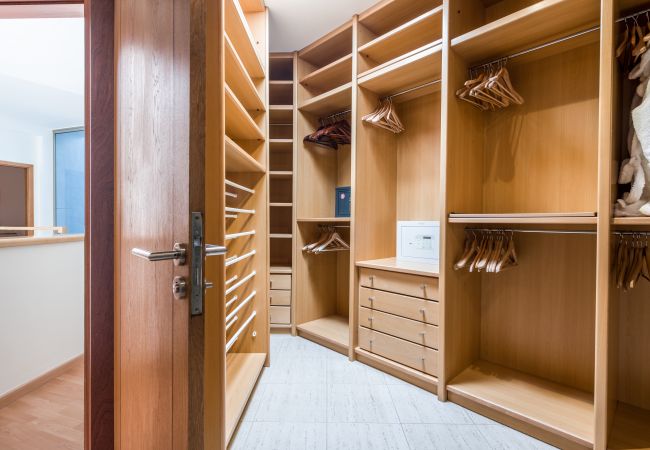 Villa a Tenerife - Villa with Sea Views, Pool, Gym, Cinema & ProAudio - HomeForGuest Villa a Tenerife - Villa with Sea Views, Pool, Gym, Cinema & ProAudio - HomeForGuest