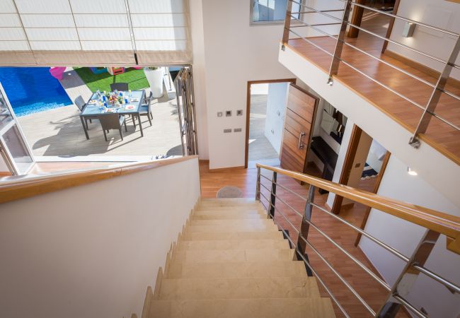 Villa a Tenerife - Villa with Sea Views, Pool, Gym, Cinema & ProAudio - HomeForGuest Villa a Tenerife - Villa with Sea Views, Pool, Gym, Cinema & ProAudio - HomeForGuest