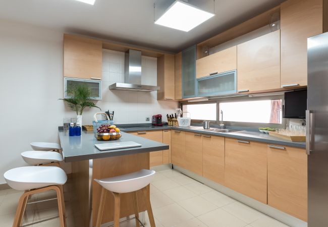 Villa a Tenerife - Villa with Sea Views, Pool, Gym, Cinema & ProAudio - HomeForGuest Villa a Tenerife - Villa with Sea Views, Pool, Gym, Cinema & ProAudio - HomeForGuest