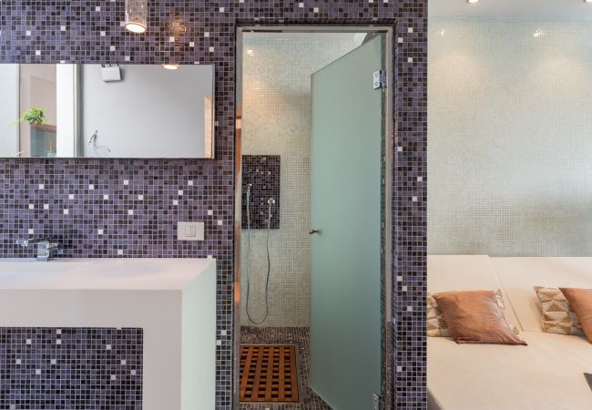 Villa a Tenerife - Villa with Sea Views, Pool, Gym, Cinema & ProAudio - HomeForGuest Villa a Tenerife - Villa with Sea Views, Pool, Gym, Cinema & ProAudio - HomeForGuest