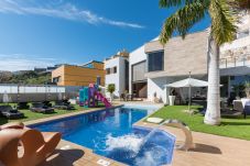 Villa a Tenerife - HomeForGuest Villa with Sea Views, Pool, Gym, Cinema & ProAudio - HomeForGuest
