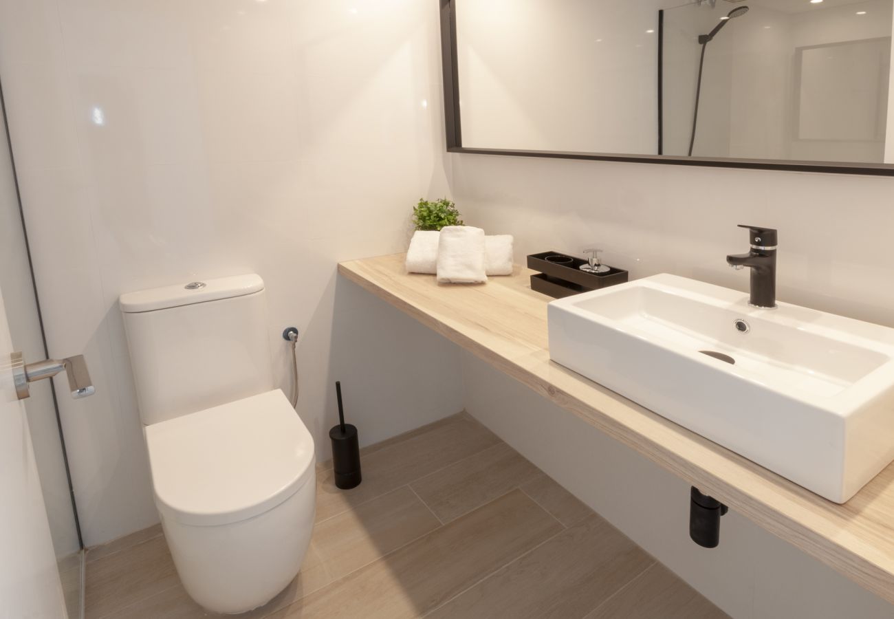 Appartamento a Playa de Gandía - Grazioso appartamento, a pochi metri dalla spiaggia. A / C e wifi gratuito. Terrazza con vista sul mare - Affitto solo per famiglie