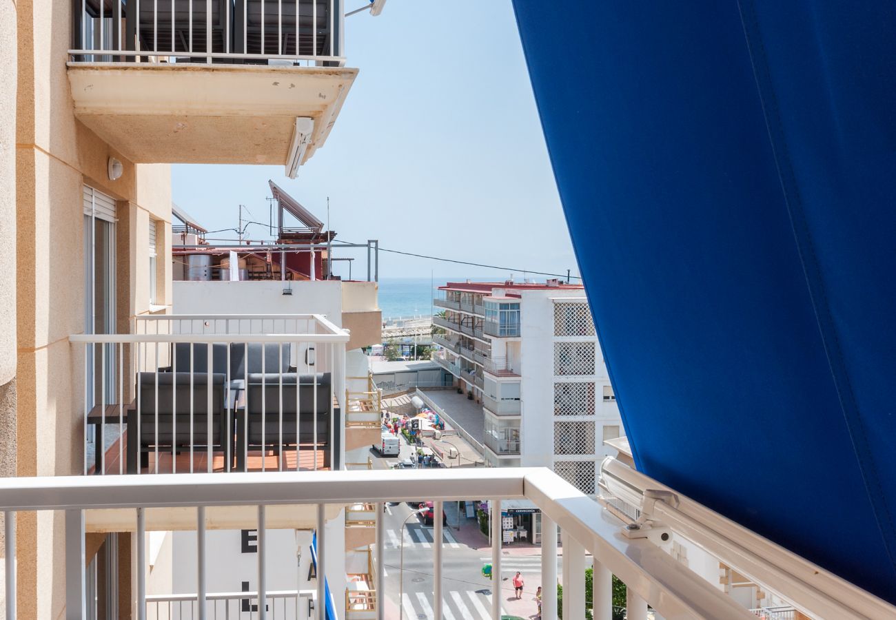 Appartamento a Playa de Gandía - Grazioso appartamento, a pochi metri dalla spiaggia. A / C e wifi gratuito. Terrazza con vista sul mare - Affitto solo per famiglie