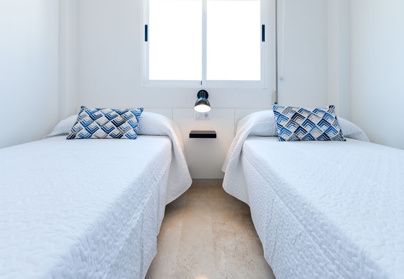 Appartamento a Playa de Gandía - Accogliente con stile mediterraneo, a pochi metri dalla spiaggia. A / C e wifi gratuito. Terrazza con vista sul mare