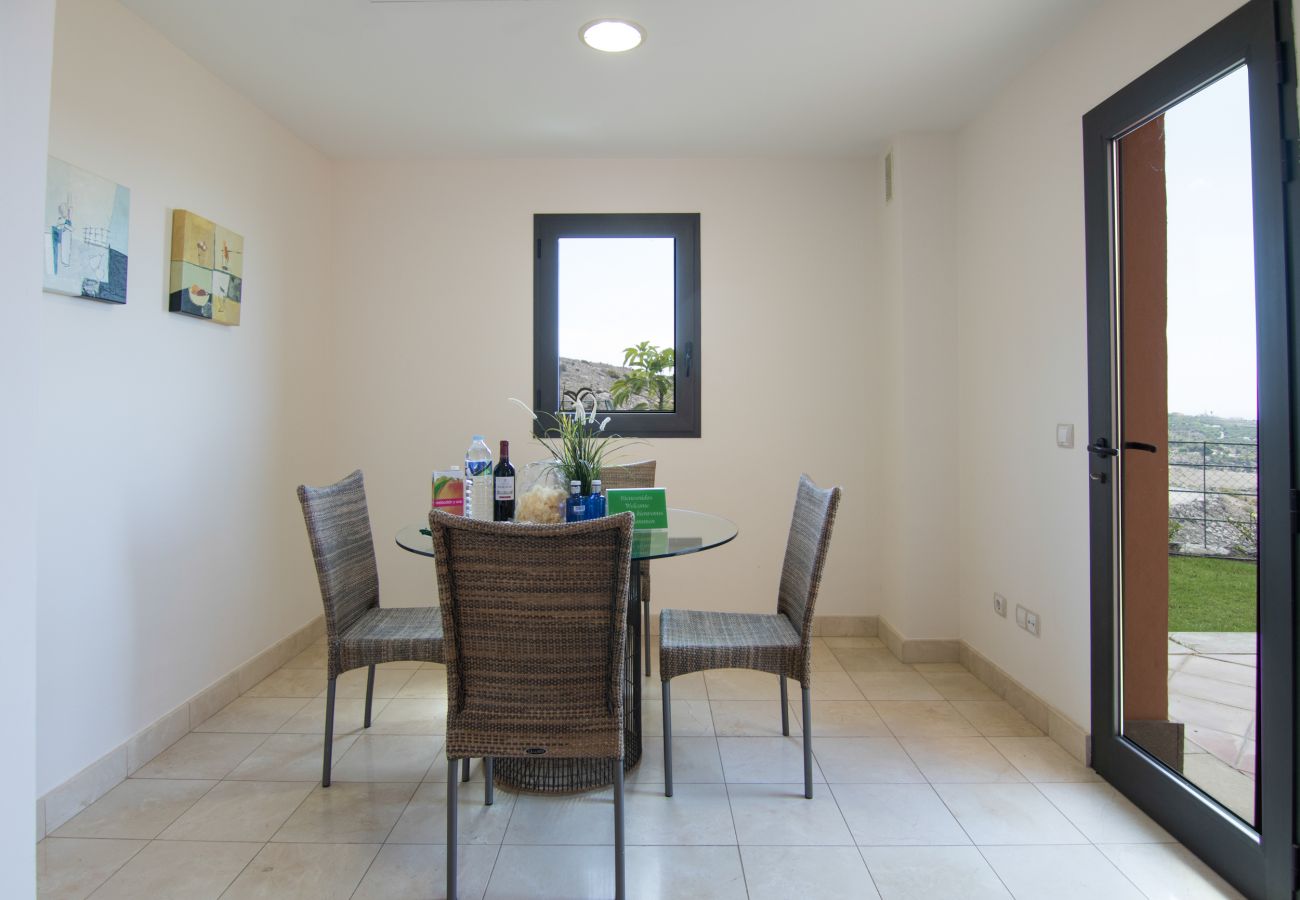 Villa a San Bartolomé de Tirajana - HomeForGuest Salobre Golf Villa, piscina, wifi, vista mozzafiato