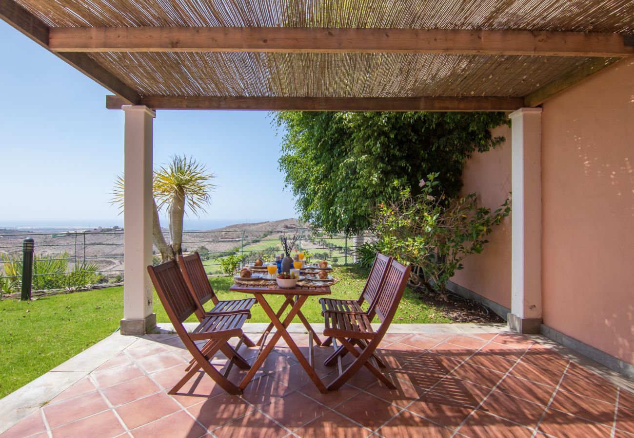 Villa a San Bartolomé de Tirajana - HomeForGuest Salobre Golf Villa, piscina, wifi, vista mozzafiato
