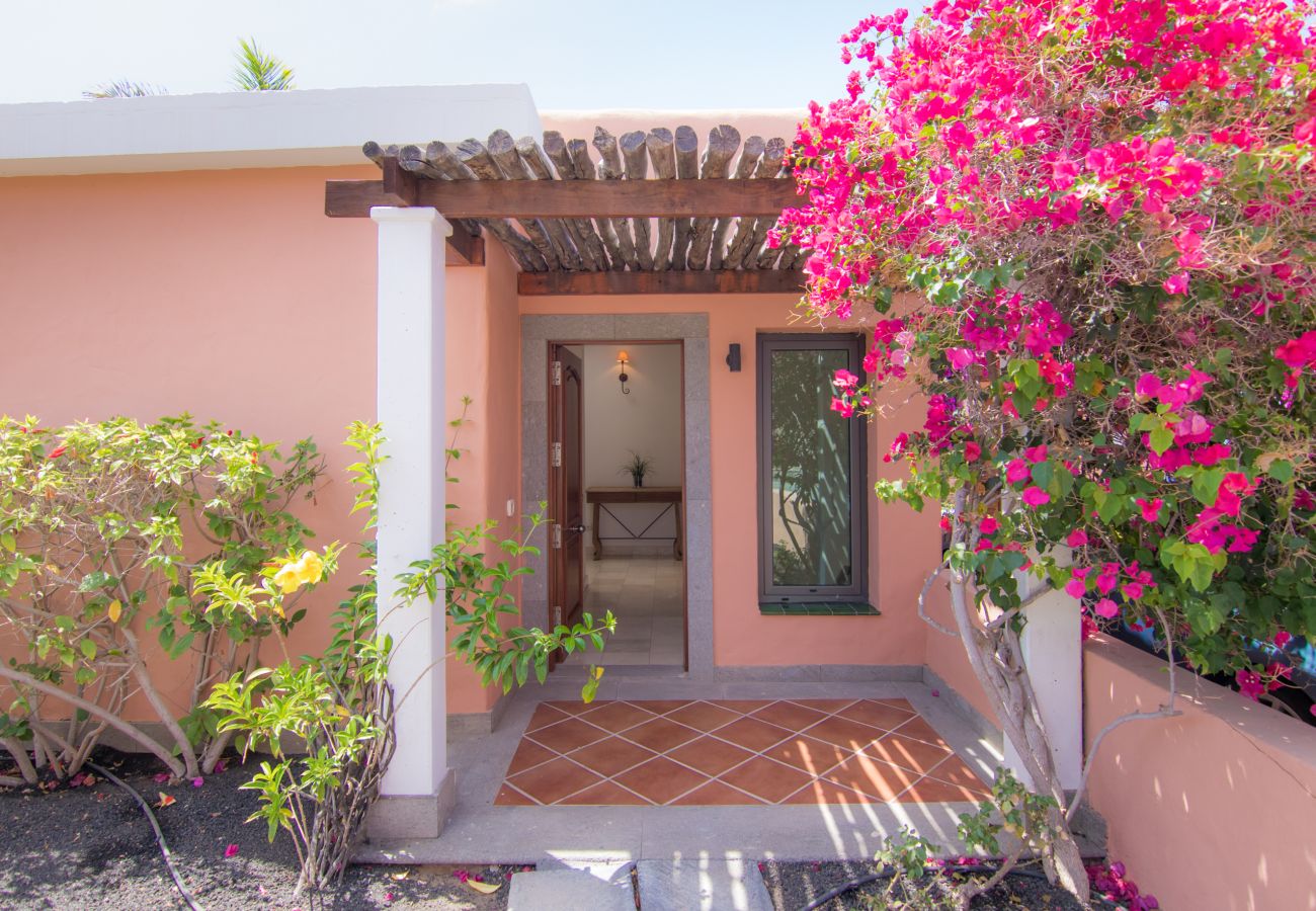 Villa a San Bartolomé de Tirajana - HomeForGuest Salobre Golf Villa, piscina, wifi, vista mozzafiato