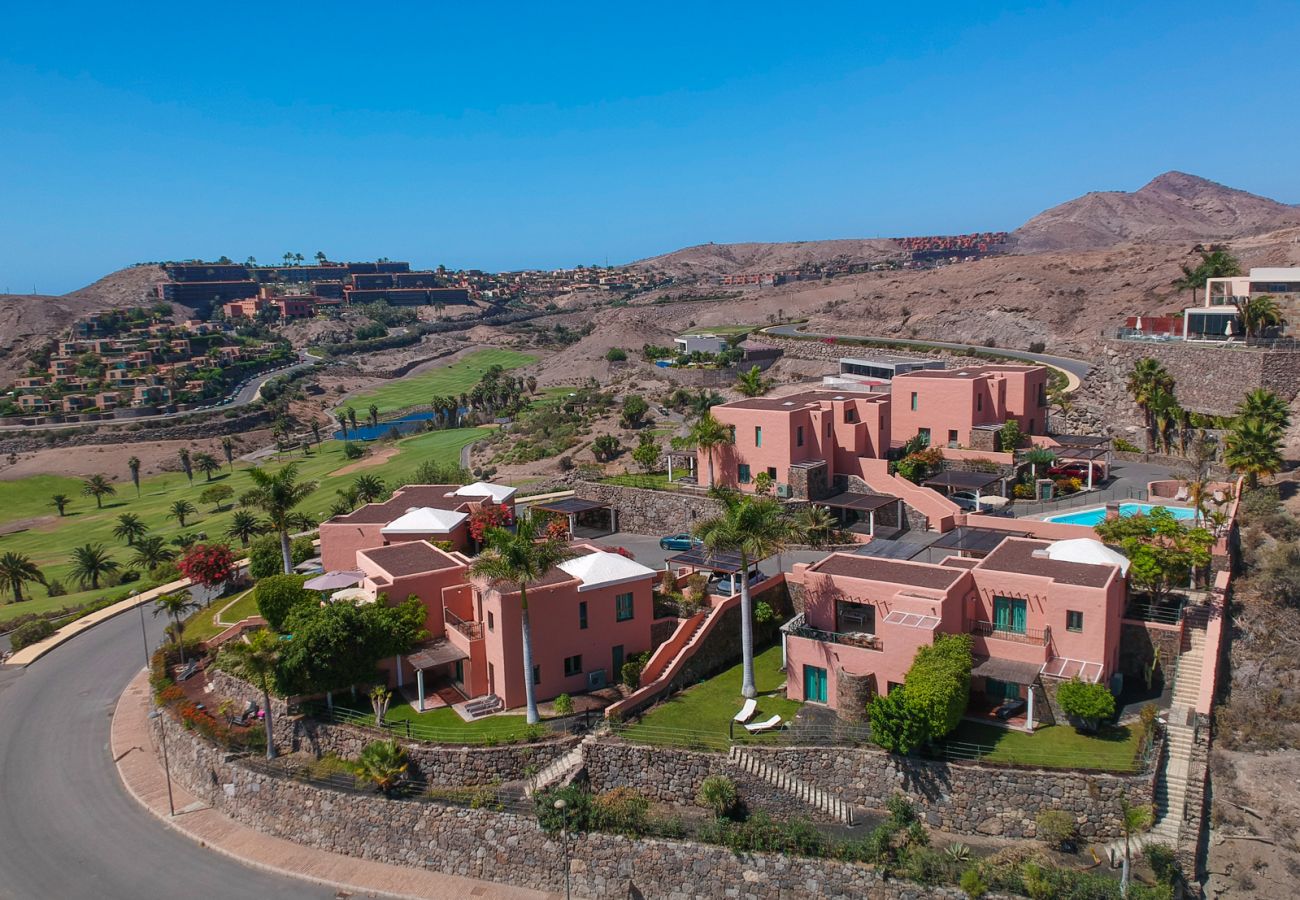 Villa a San Bartolomé de Tirajana - HomeForGuest Salobre Villa, 5PAX, WIFI, POOL, GREAT VIEWS