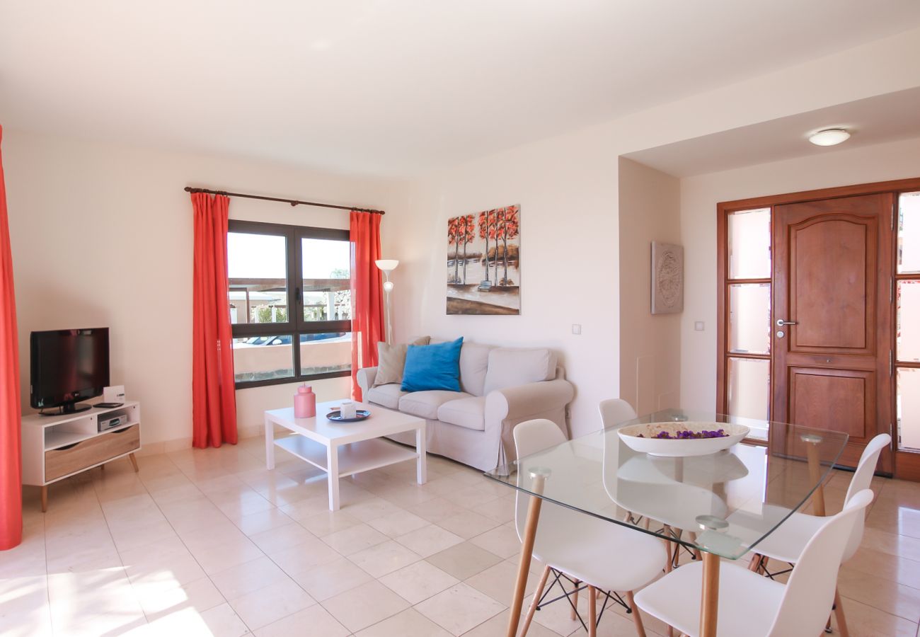 Villa a San Bartolomé de Tirajana - HomeForGuest Salobre Villa, 5PAX, WIFI, POOL, GREAT VIEWS