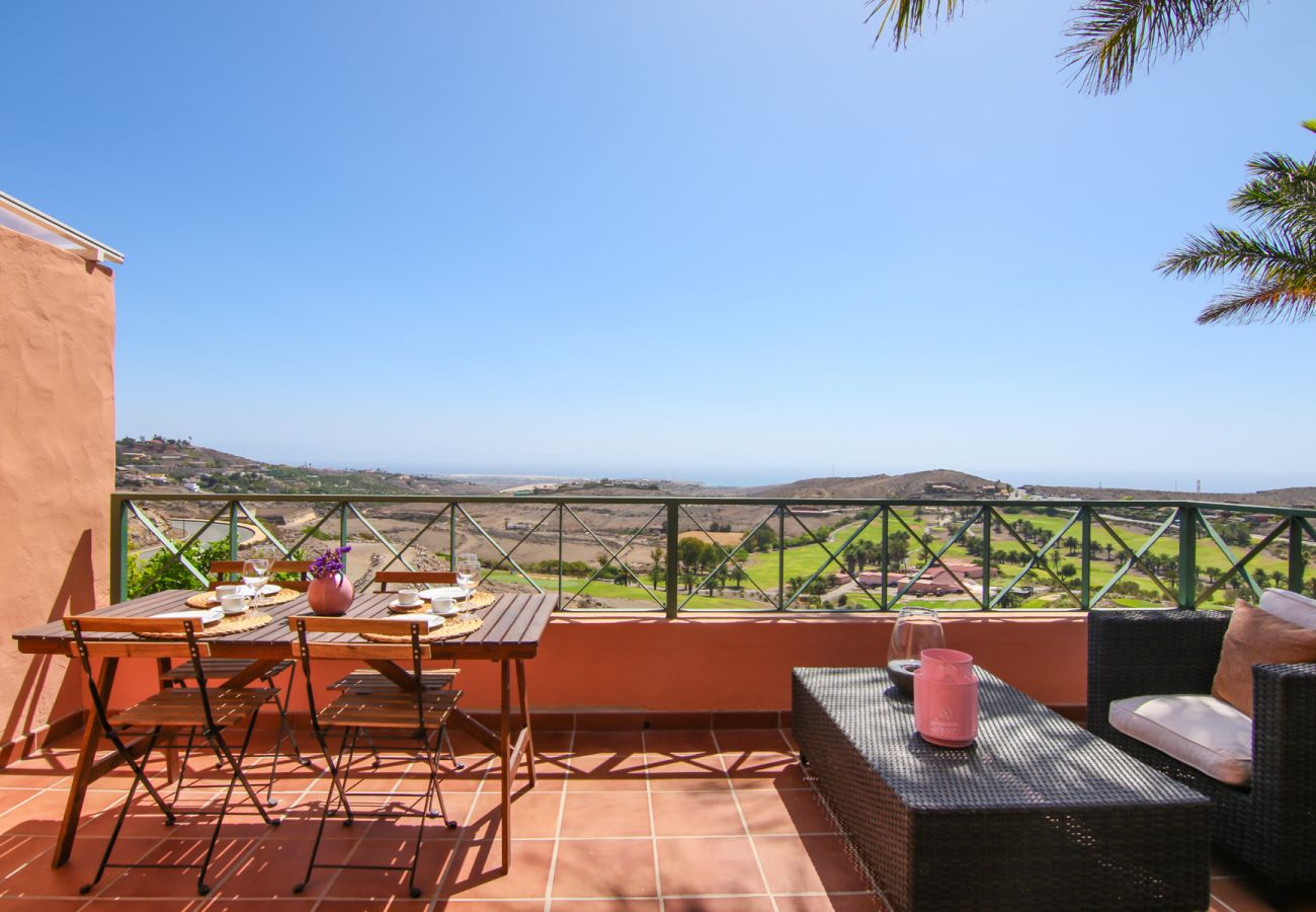 Villa a San Bartolomé de Tirajana - HomeForGuest Salobre Villa, 5PAX, WIFI, POOL, GREAT VIEWS