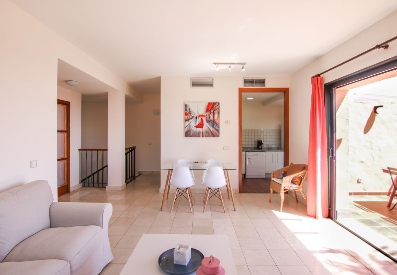 Villa a San Bartolomé de Tirajana - HomeForGuest Salobre Villa, 5PAX, WIFI, POOL, GREAT VIEWS