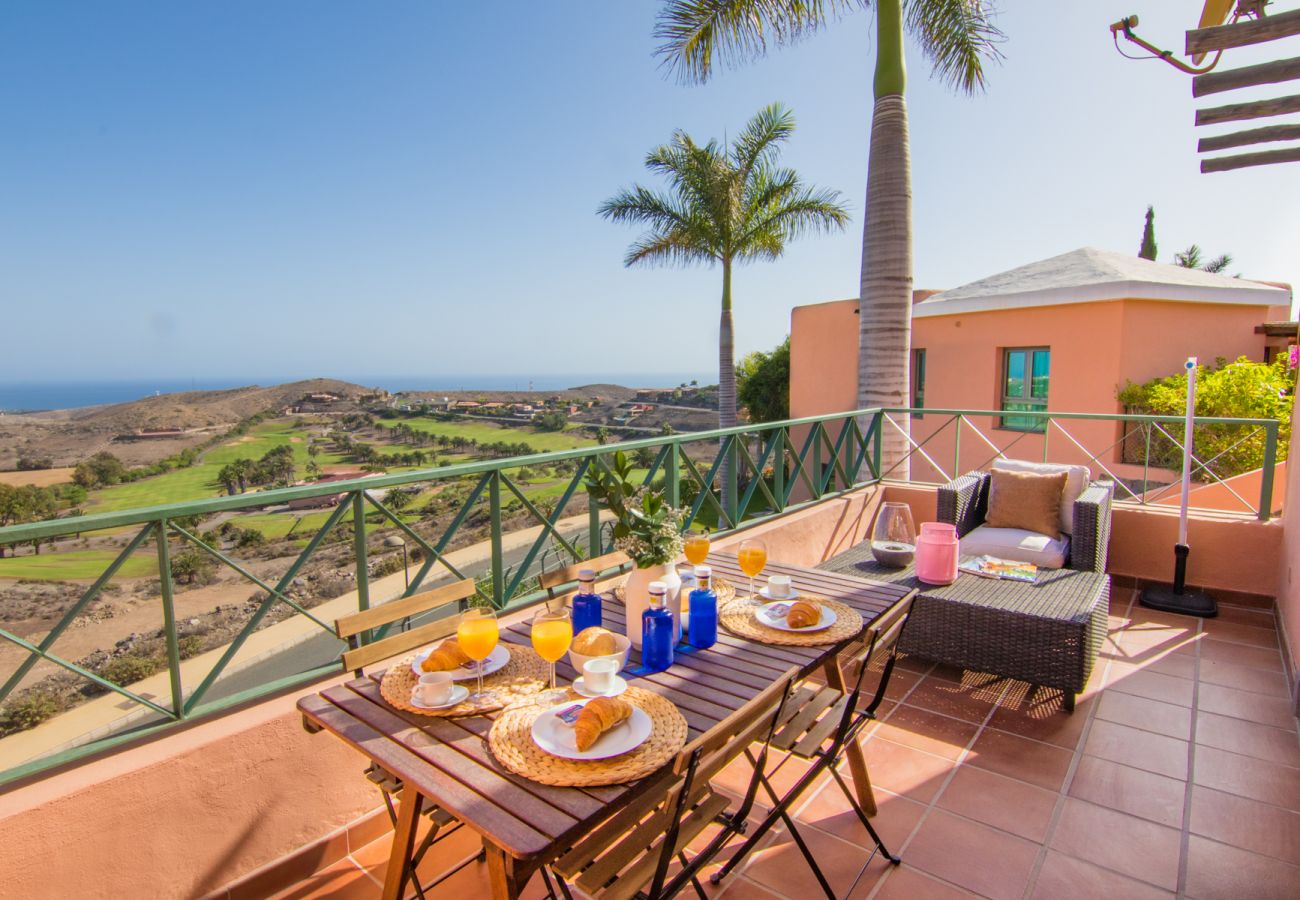 Villa a San Bartolomé de Tirajana - HomeForGuest Salobre Villa, 5PAX, WIFI, POOL, GREAT VIEWS