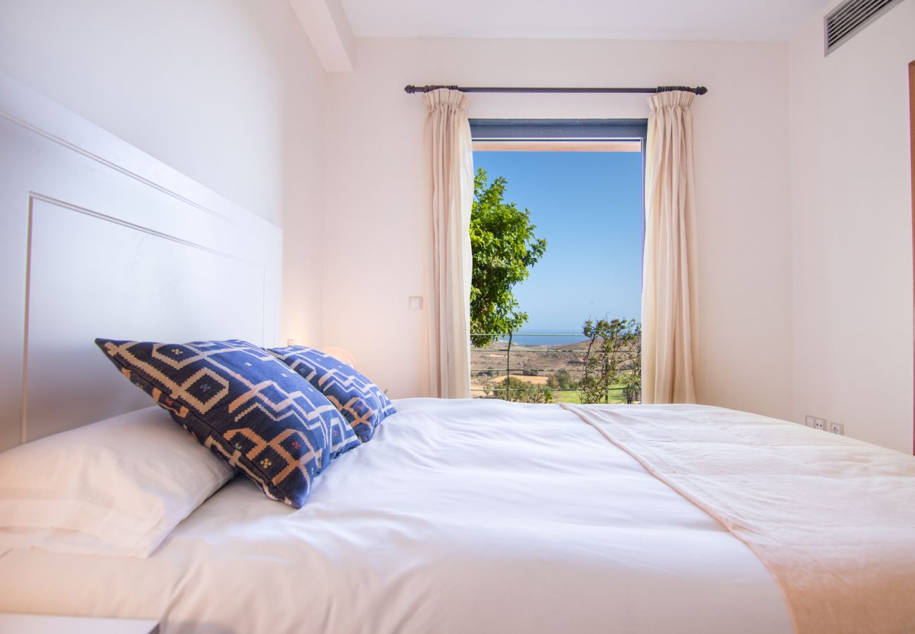 Villa a San Bartolomé de Tirajana - HomeForGuest Salobre Villa, 5PAX, WIFI, POOL, GREAT VIEWS