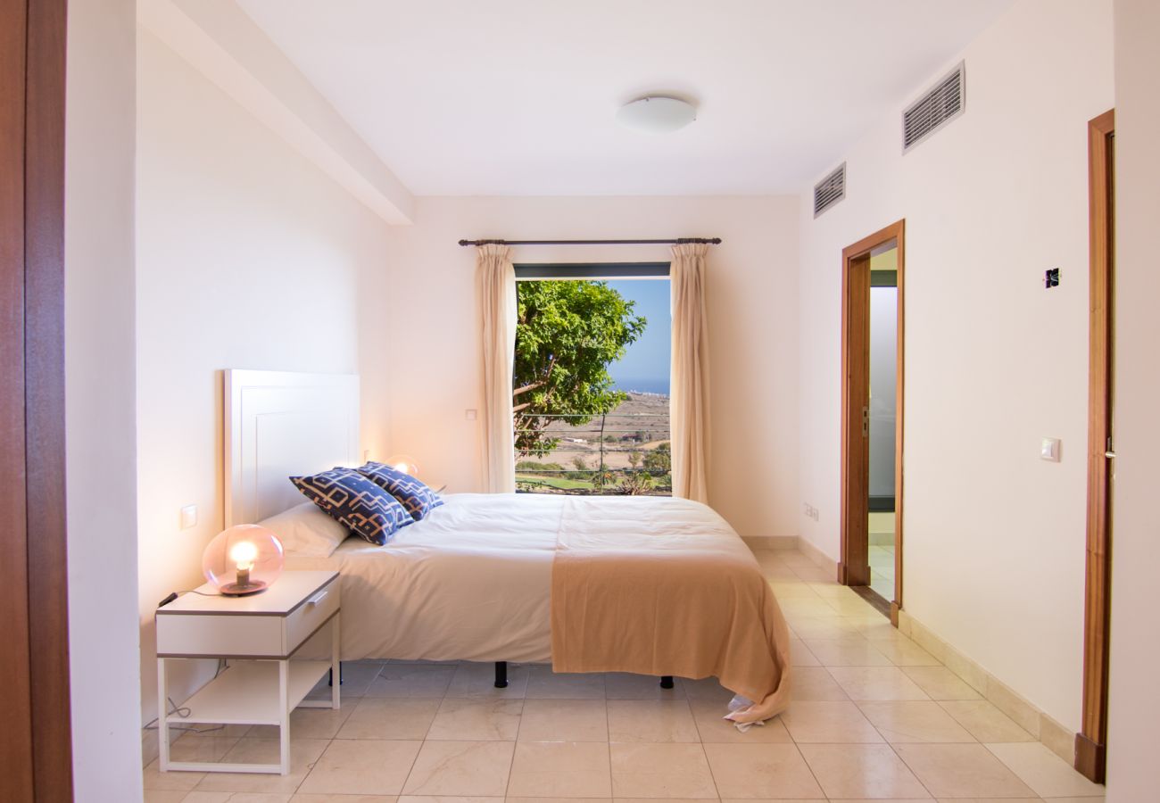 Villa a San Bartolomé de Tirajana - HomeForGuest Salobre Villa, 5PAX, WIFI, POOL, GREAT VIEWS