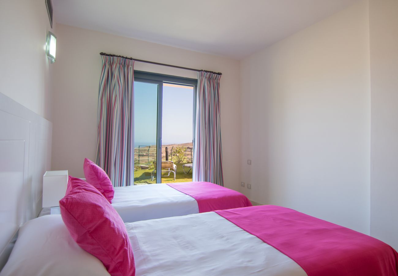 Villa a San Bartolomé de Tirajana - HomeForGuest Salobre Villa, 5PAX, WIFI, POOL, GREAT VIEWS