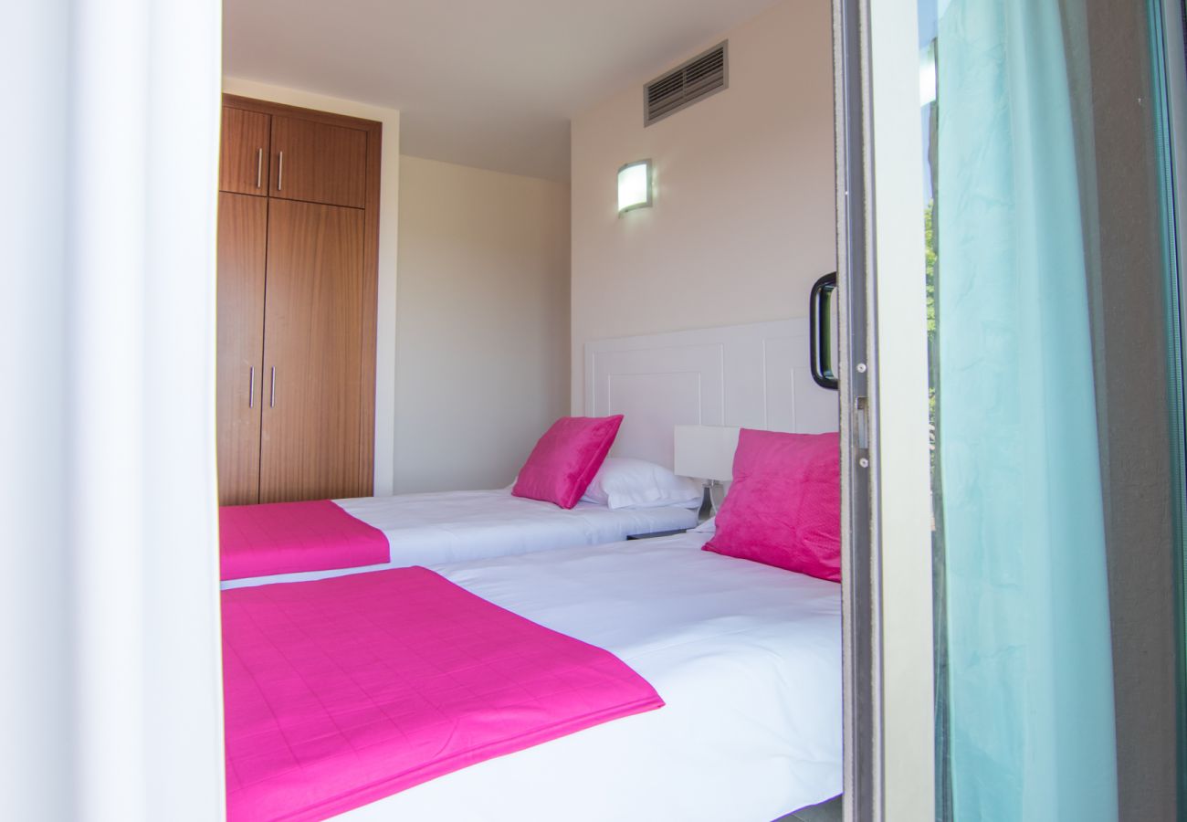 Villa a San Bartolomé de Tirajana - HomeForGuest Salobre Villa, 5PAX, WIFI, POOL, GREAT VIEWS