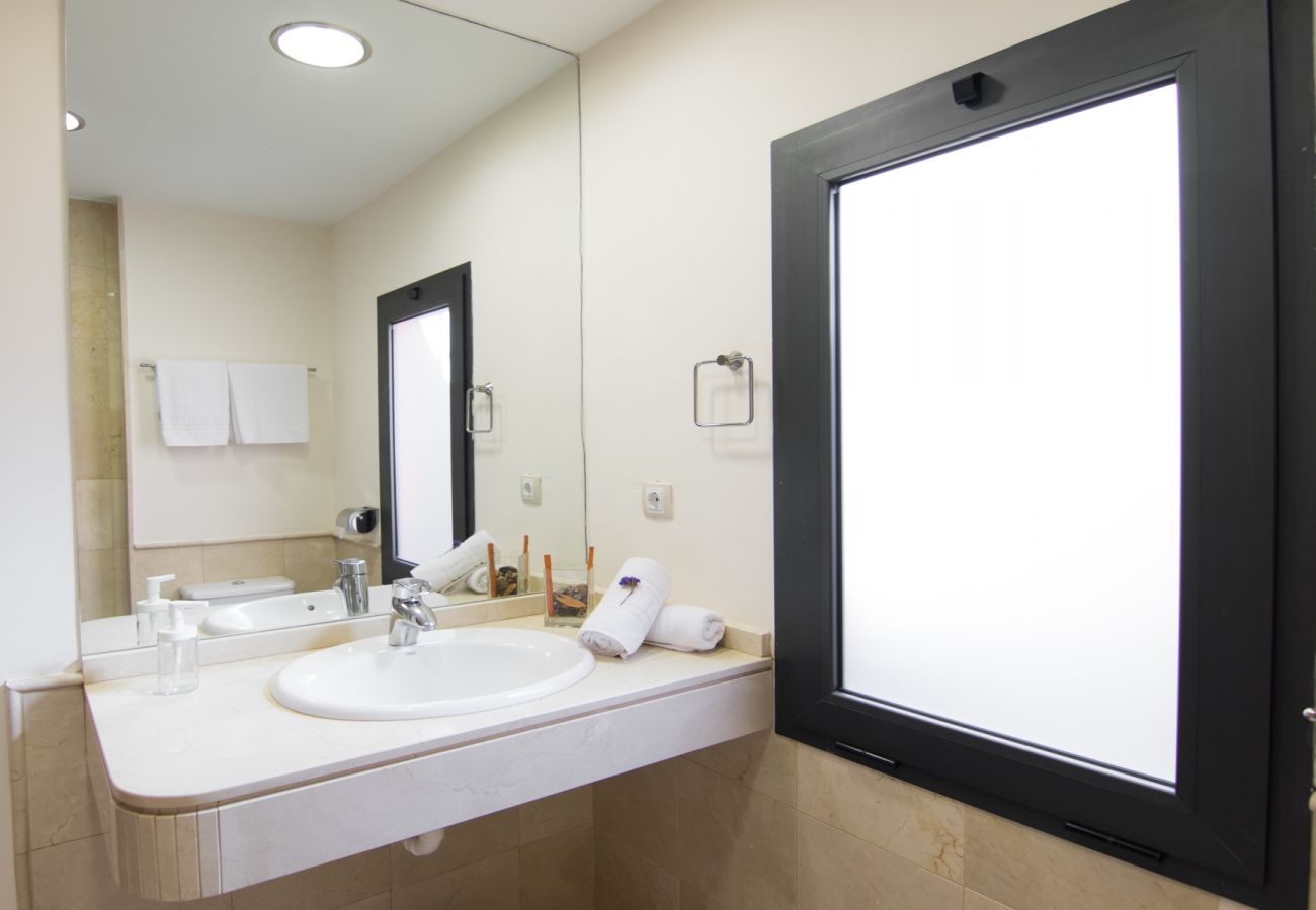 Villa a San Bartolomé de Tirajana - HomeForGuest Salobre Villa, 5PAX, WIFI, POOL, GREAT VIEWS