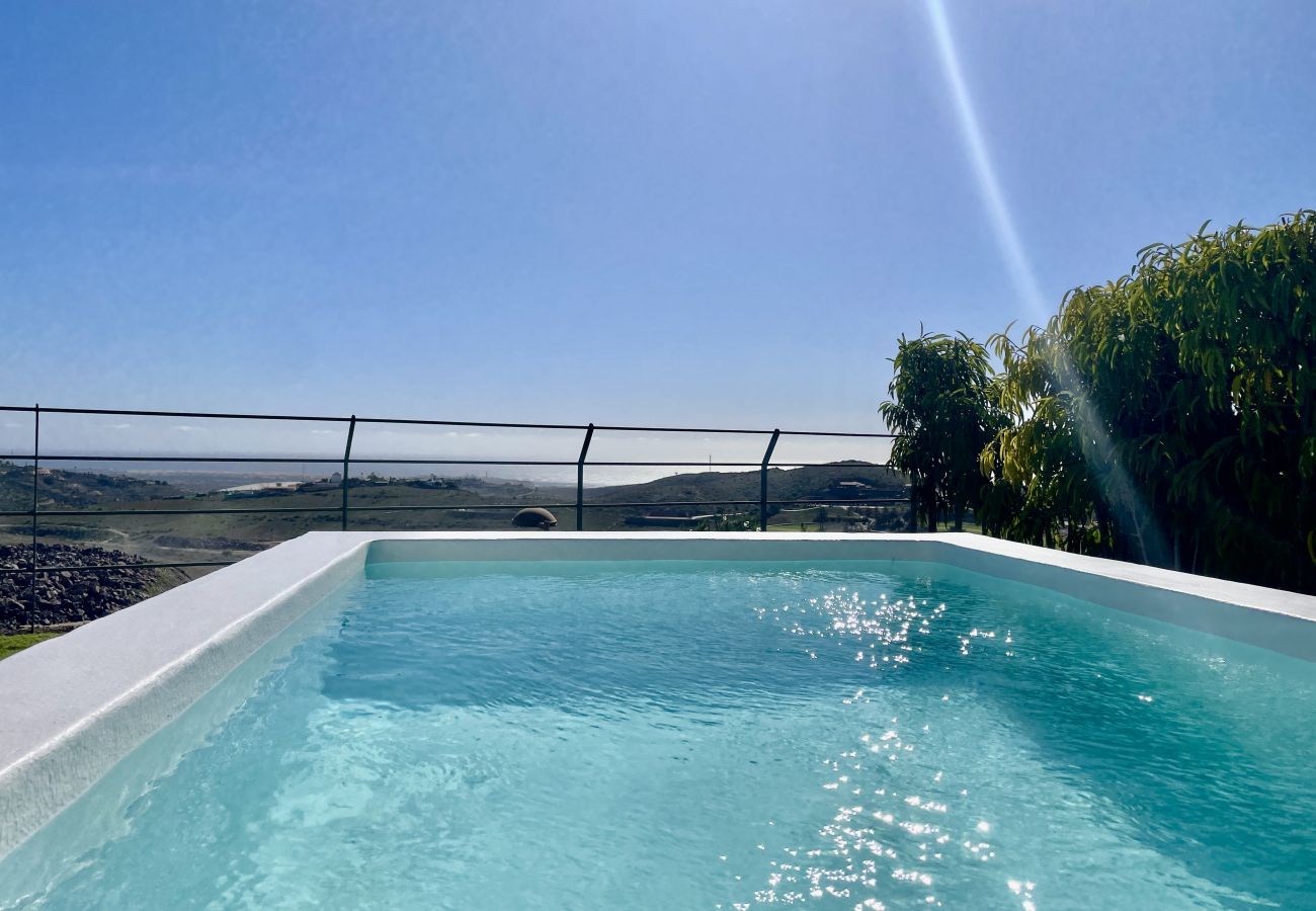 Villa a San Bartolomé de Tirajana - HomeForGuest Salobre Villa, 5PAX, WIFI, POOL, GREAT VIEWS