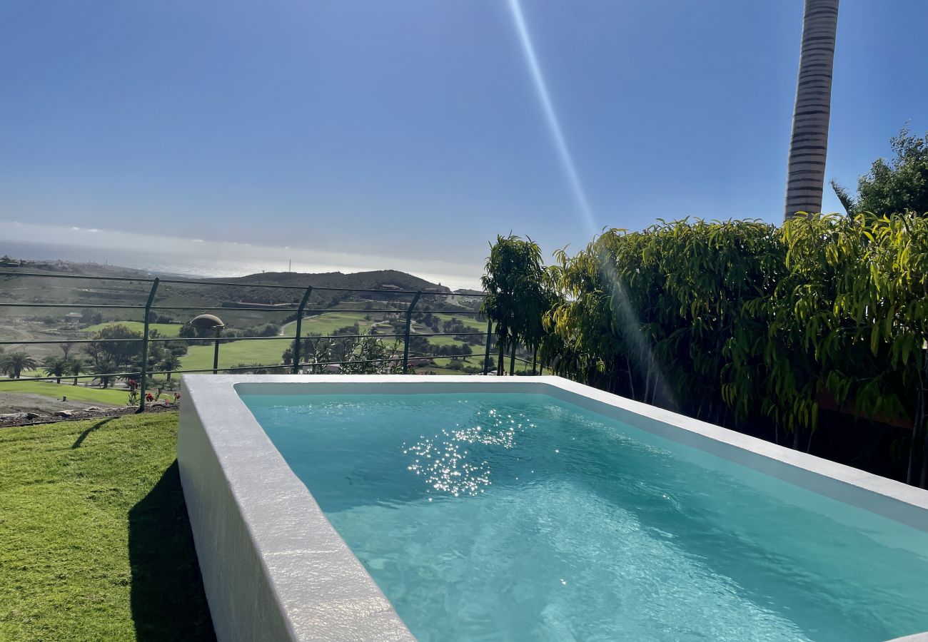 Villa a San Bartolomé de Tirajana - HomeForGuest Salobre Villa, 5PAX, WIFI, POOL, GREAT VIEWS