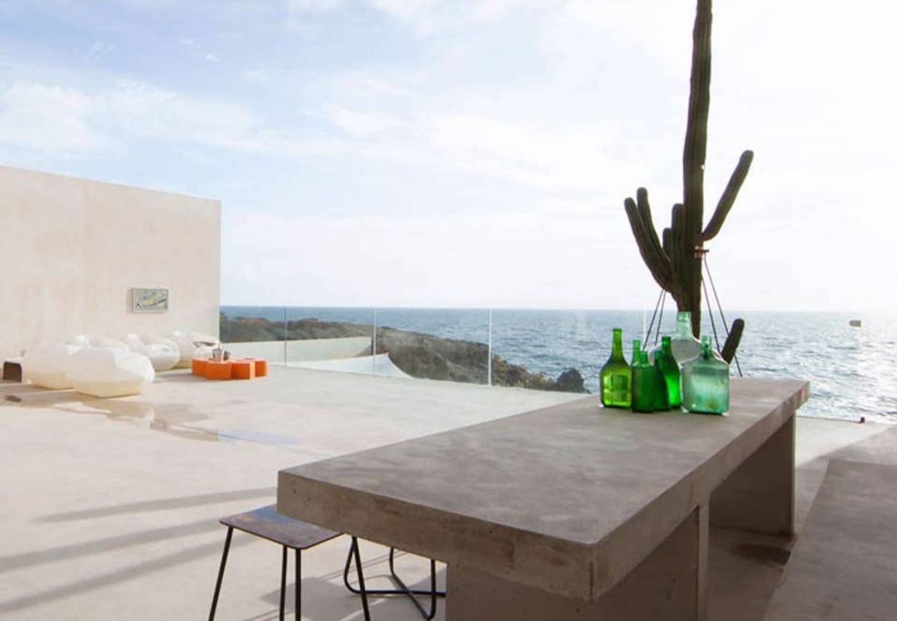 Appartamento a Arico - HomeForGuest NextDoor Oasis: fronte oceano, terrazza, piscina naturale- HomeForGuest