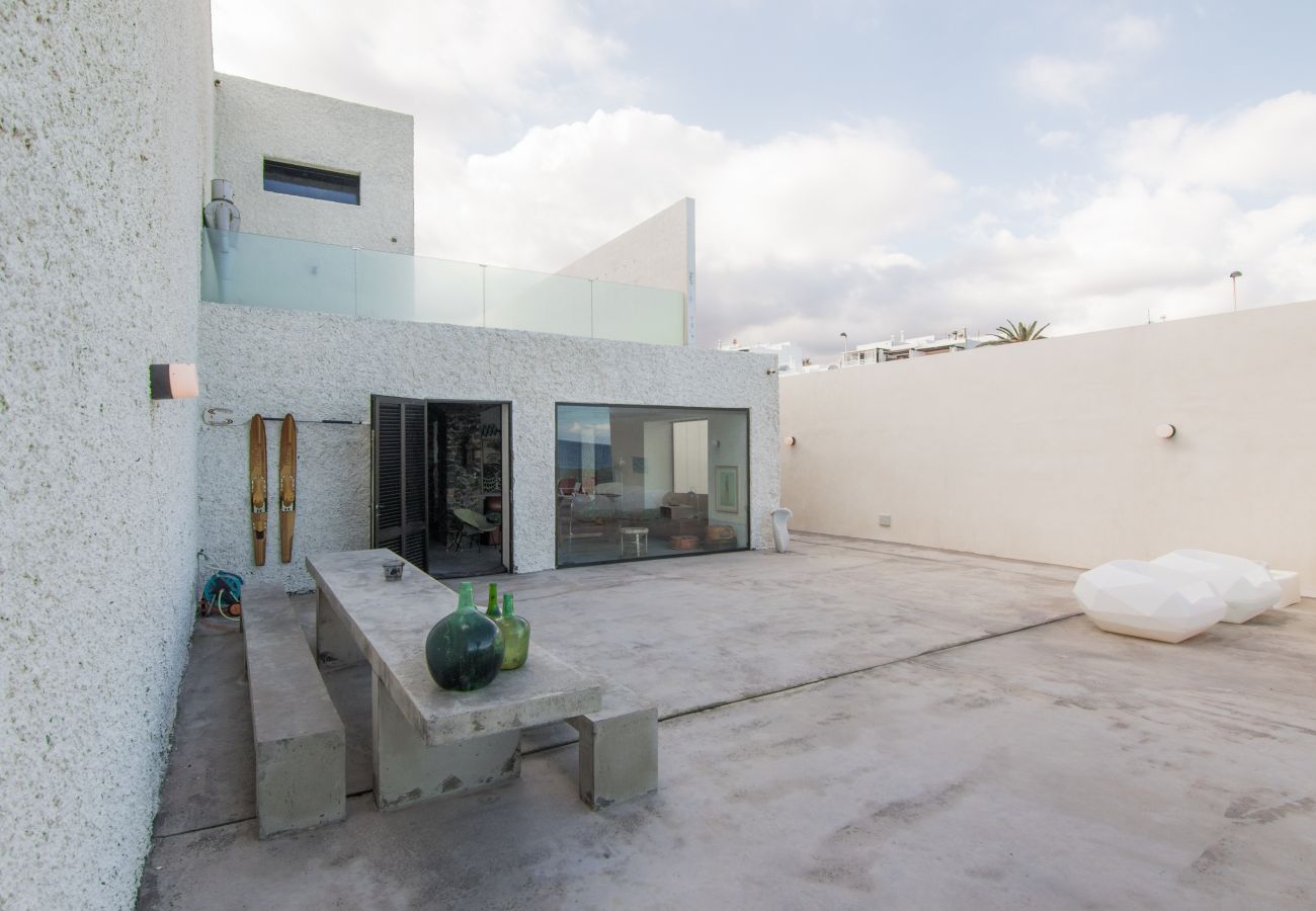 Appartamento a Arico - HomeForGuest NextDoor Oasis: fronte oceano, terrazza, piscina naturale- HomeForGuest