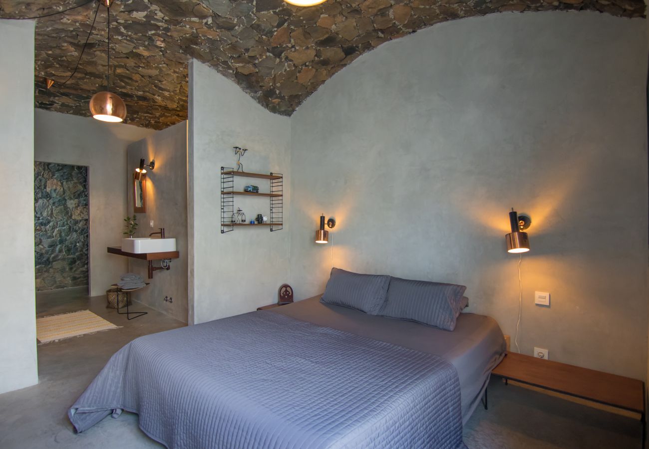 Appartamento a Arico - HomeForGuest NextDoor Oasis: fronte oceano, terrazza, piscina naturale- HomeForGuest