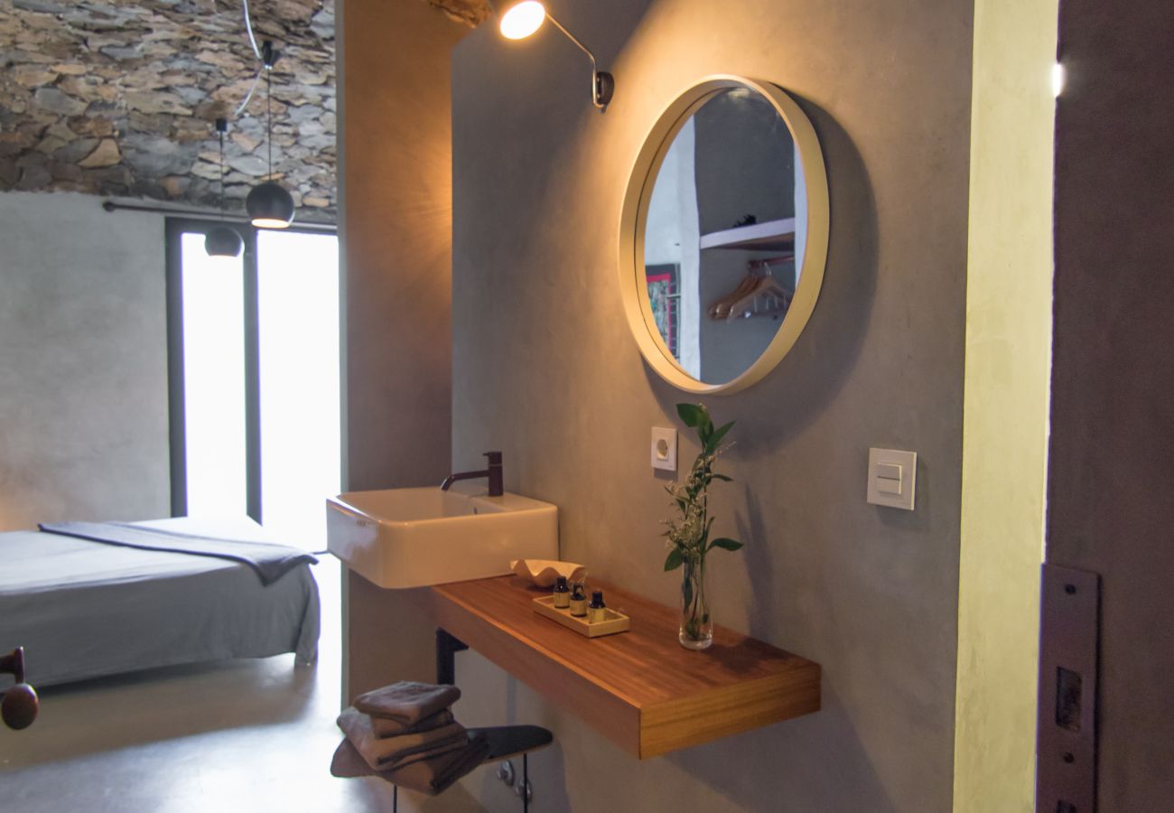 Appartamento a Arico - HomeForGuest NextDoor Oasis: fronte oceano, terrazza, piscina naturale- HomeForGuest