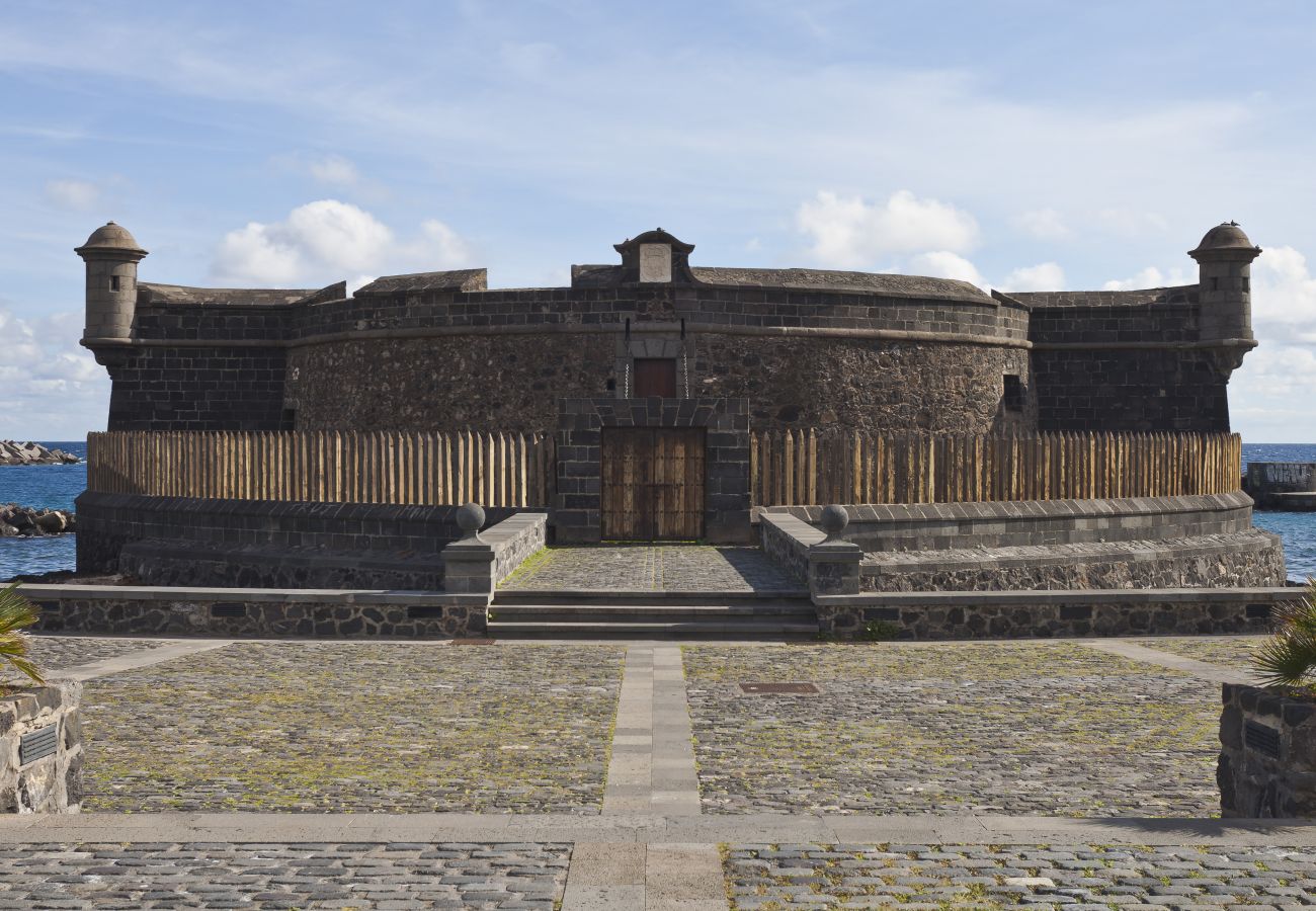 Appartamento a Arico - HomeForGuest NextDoor Oasis: fronte oceano, terrazza, piscina naturale- HomeForGuest