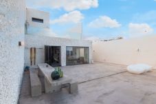 Appartamento a Arico - HomeForGuest NextDoor Oasis: fronte oceano, terrazza, piscina naturale- HomeForGuest