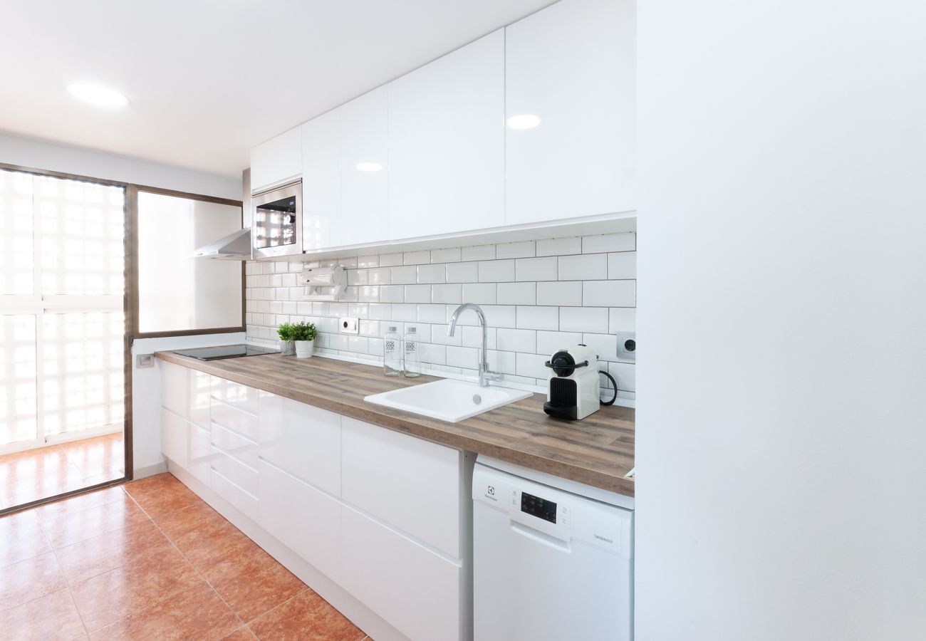 Appartamento a Playa de Gandía - Ristrutturato, con aria condizionata, riscaldamento, Wifi, Frontline, terrazza, canali internazionali