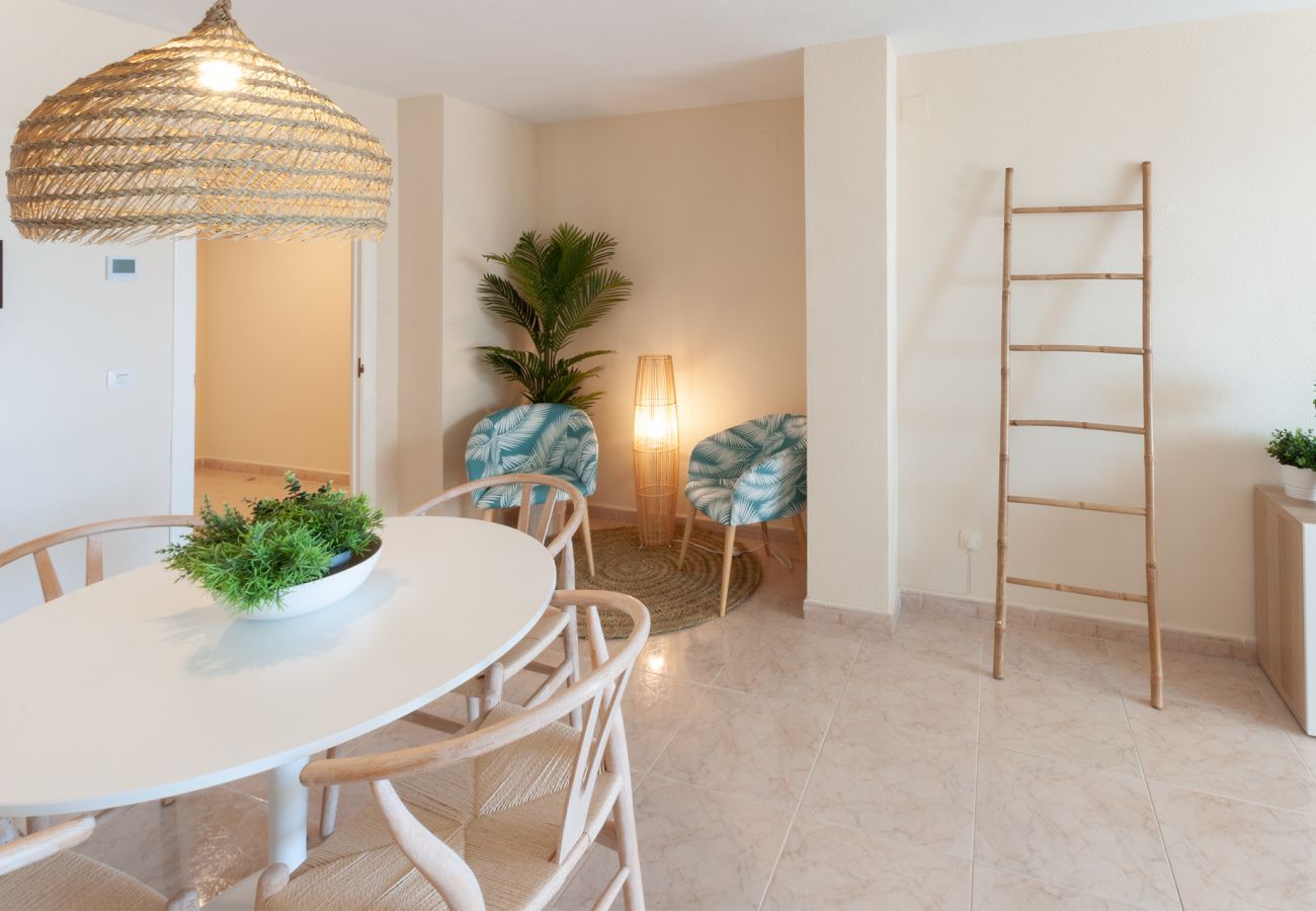 Appartamento a Playa de Gandía - Ristrutturato, con aria condizionata, riscaldamento, Wifi, Frontline, terrazza, canali internazionali