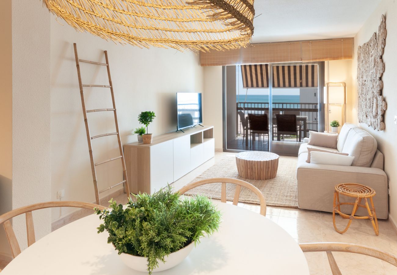 Appartamento a Playa de Gandía - Ristrutturato, con aria condizionata, riscaldamento, Wifi, Frontline, terrazza, canali internazionali