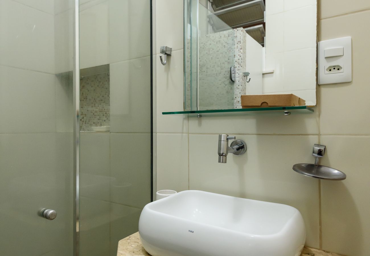 Appartamento a Rio de Janeiro - Sossego em Copa | Vista arborizada | BR1009