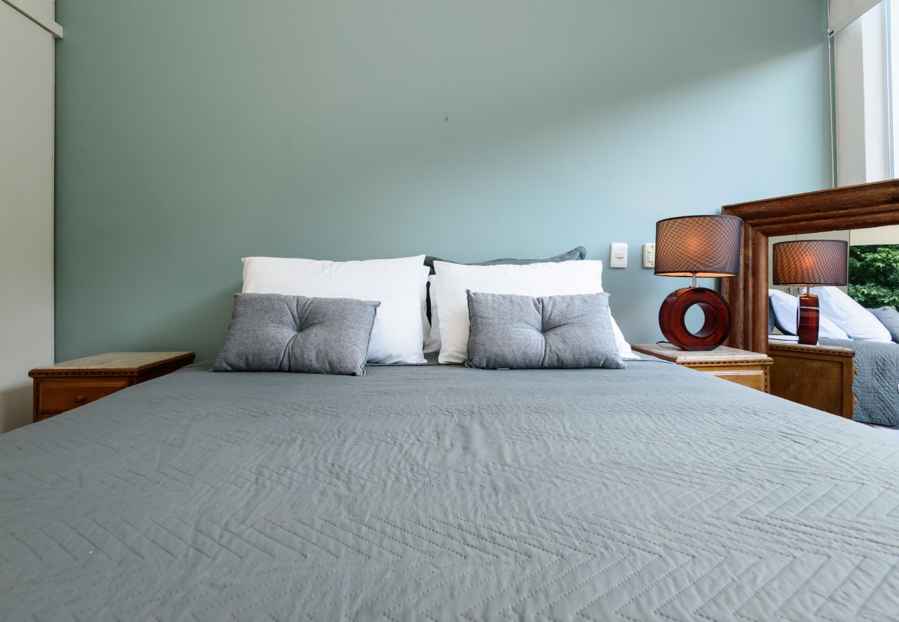 Appartamento a Rio de Janeiro - Sossego em Copa | Vista arborizada | BR1009