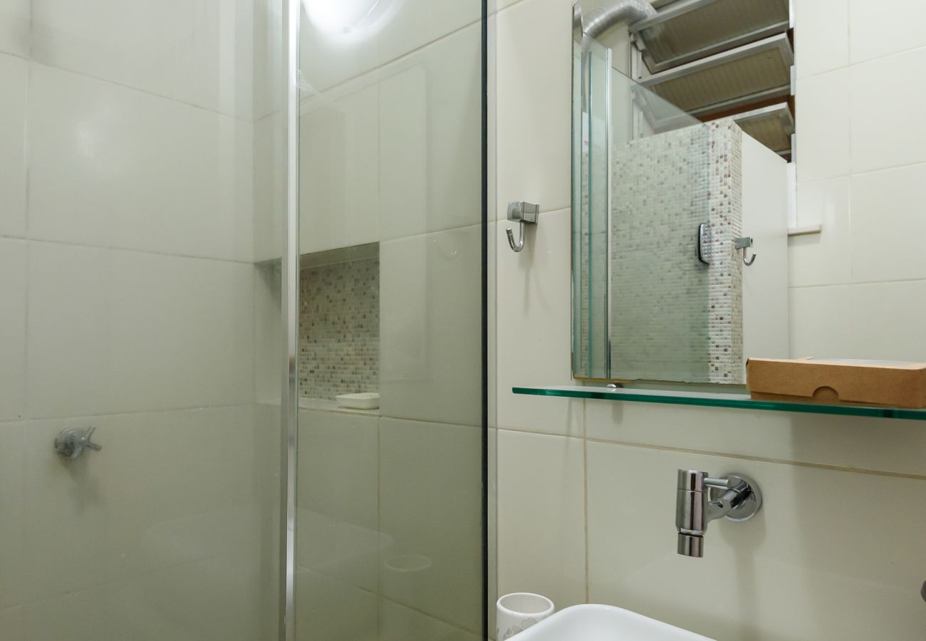 Appartamento a Rio de Janeiro - Sossego em Copa | Vista arborizada | BR1009