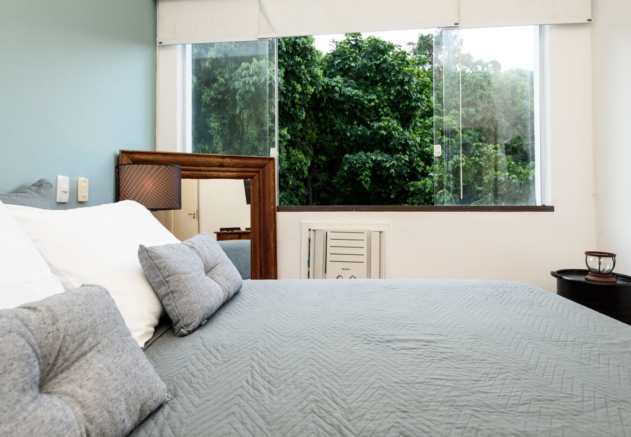 Appartamento a Rio de Janeiro - Sossego em Copa | Vista arborizada | BR1009