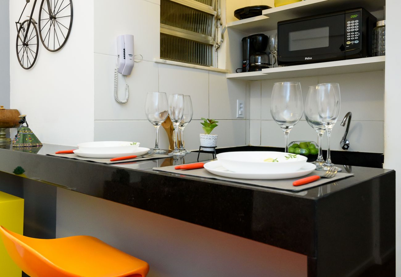 Appartamento a Rio de Janeiro - Sossego em Copa | Vista arborizada | BR1009