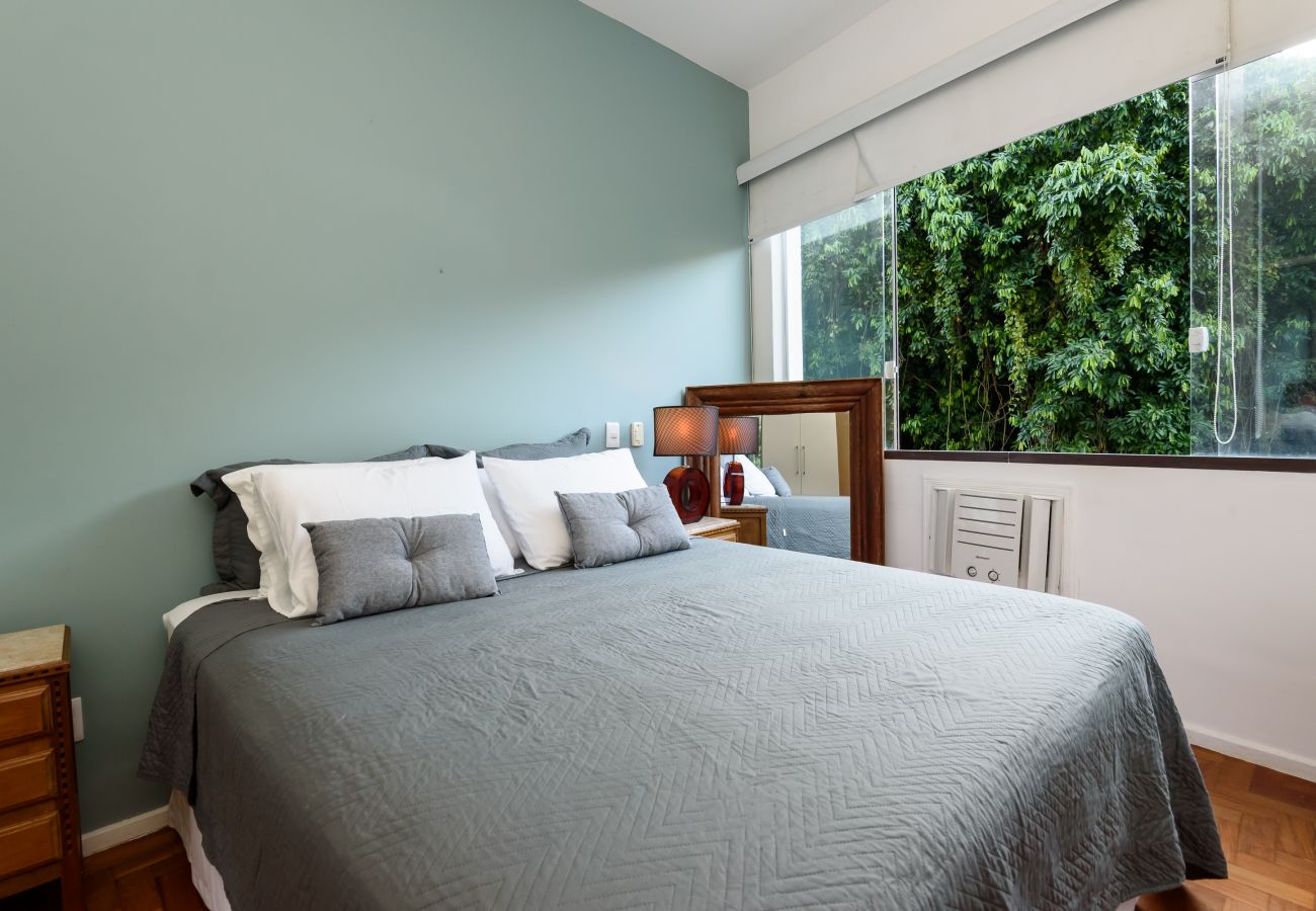 Appartamento a Rio de Janeiro - Sossego em Copa | Vista arborizada | BR1009