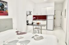 Studio a Las Palmas de Gran Canaria - HomeForGuest Moderno loft con terrazza in una strada pedonale vicino a Las Canteras