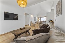 Villa a Tías - Villa 22; piscina, vistas al mar, aire acondicionado, hasta seis personas. 