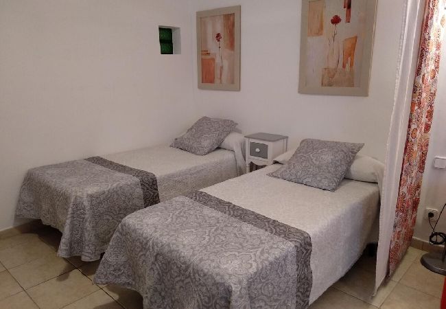 Studio a Puerto del Carmen - ZOE; dos camas, TV, WIFI, cocina equipada, baño, piscina y solarium  Studio a Puerto del Carmen - ZOE; dos camas, TV, WIFI, cocina equipada, baño, piscina y solarium