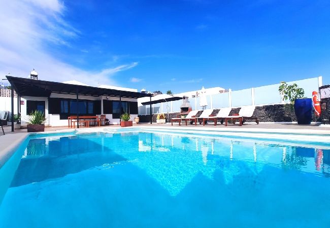 Villa a Tías - Villa 21, lujosa villa con piscina climatizada 