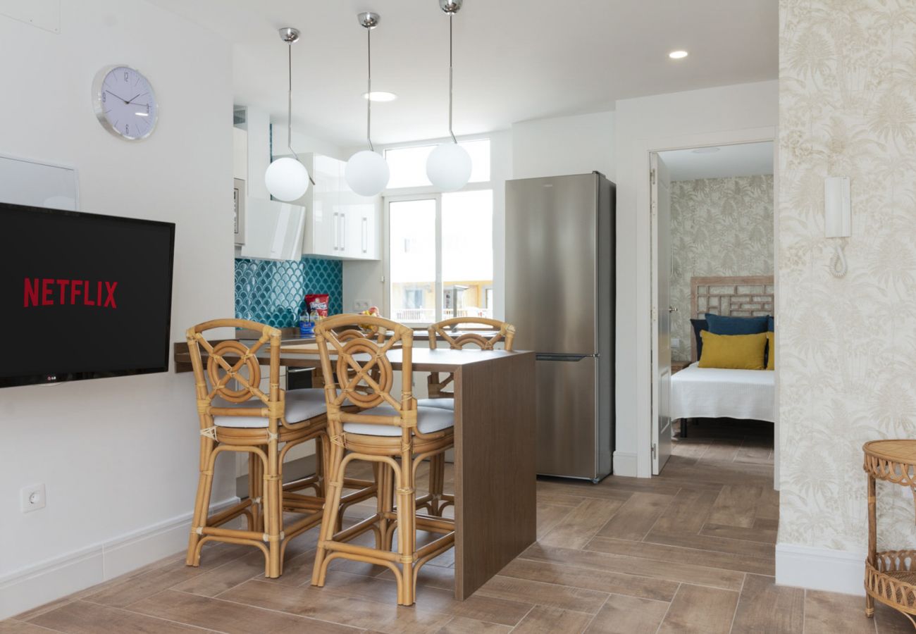 Appartamento a Los Cristianos - HomeForGuest Ático Cecilia con terraza y vistas al mar en Los Cristianos