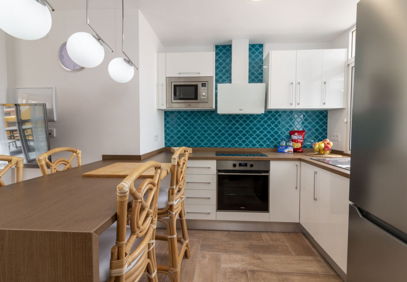 Appartamento a Los Cristianos - HomeForGuest Ático Cecilia con terraza y vistas al mar en Los Cristianos