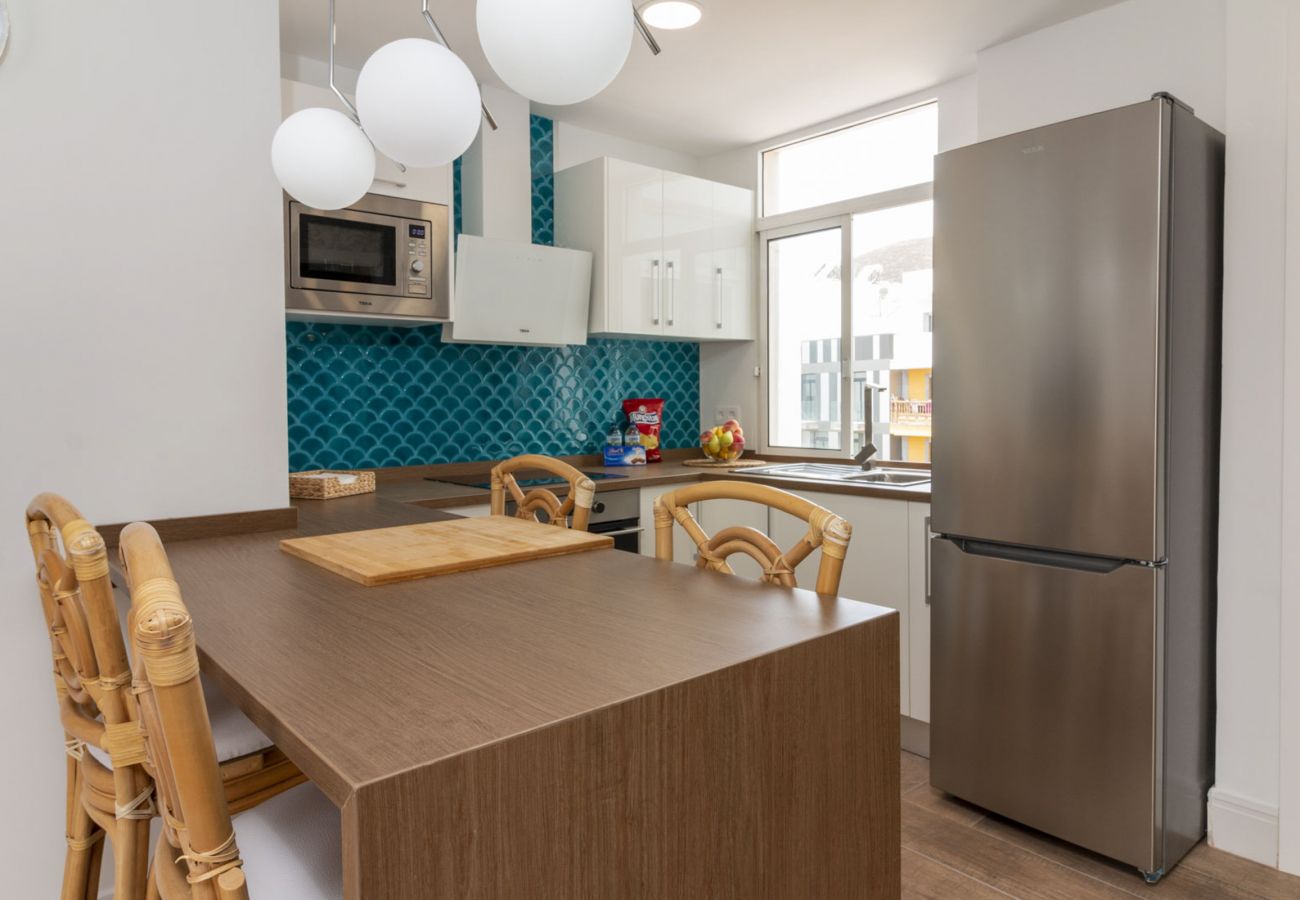 Appartamento a Los Cristianos - HomeForGuest Ático Cecilia con terraza y vistas al mar en Los Cristianos