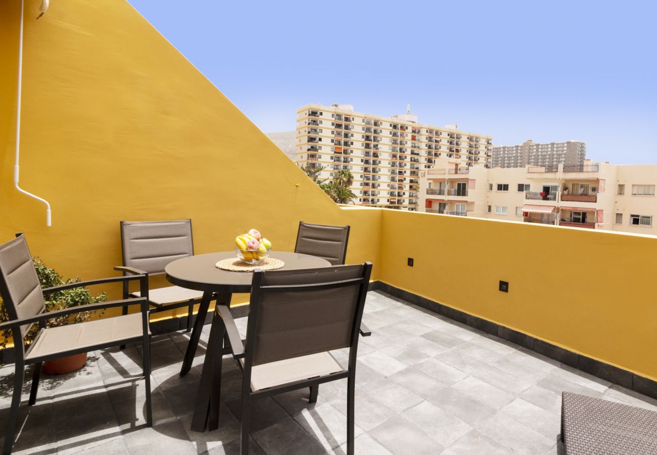 Appartamento a Los Cristianos - HomeForGuest Ático Cecilia con terraza y vistas al mar en Los Cristianos