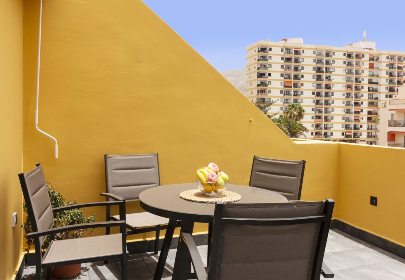 Appartamento a Los Cristianos - HomeForGuest Ático Cecilia con terraza y vistas al mar en Los Cristianos