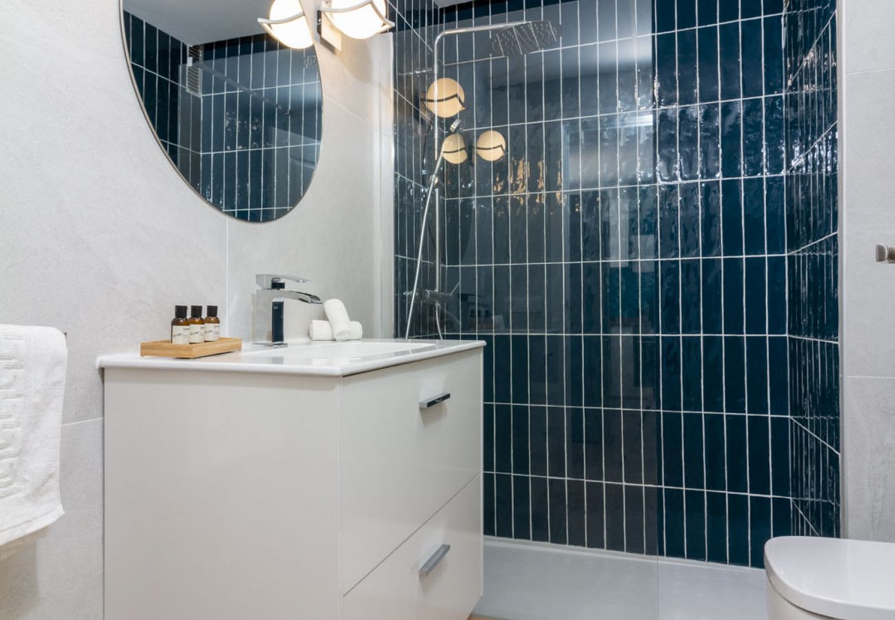 Appartamento a Los Cristianos - HomeForGuest Ático Cecilia con terraza y vistas al mar en Los Cristianos