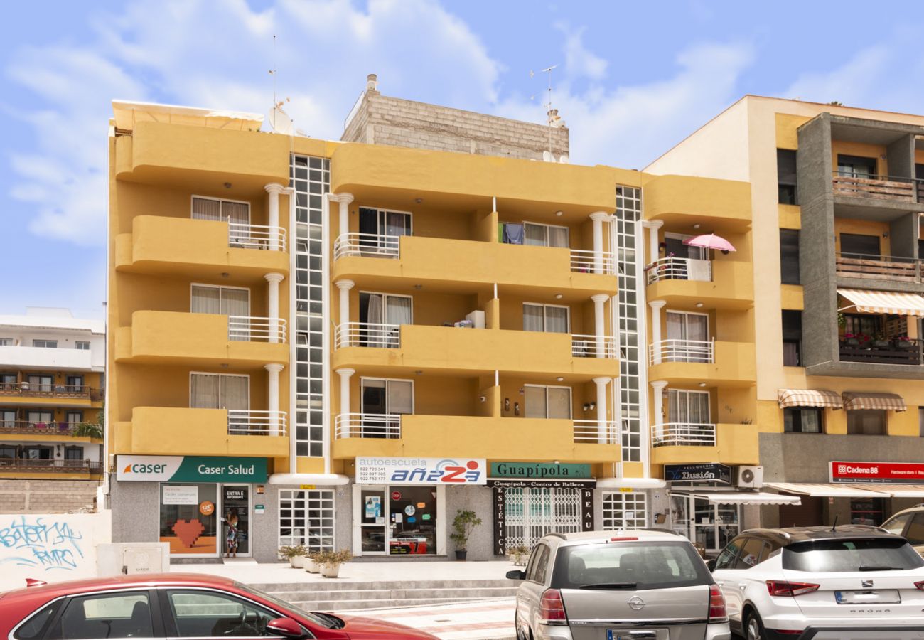 Appartamento a Los Cristianos - HomeForGuest Ático Cecilia con terraza y vistas al mar en Los Cristianos
