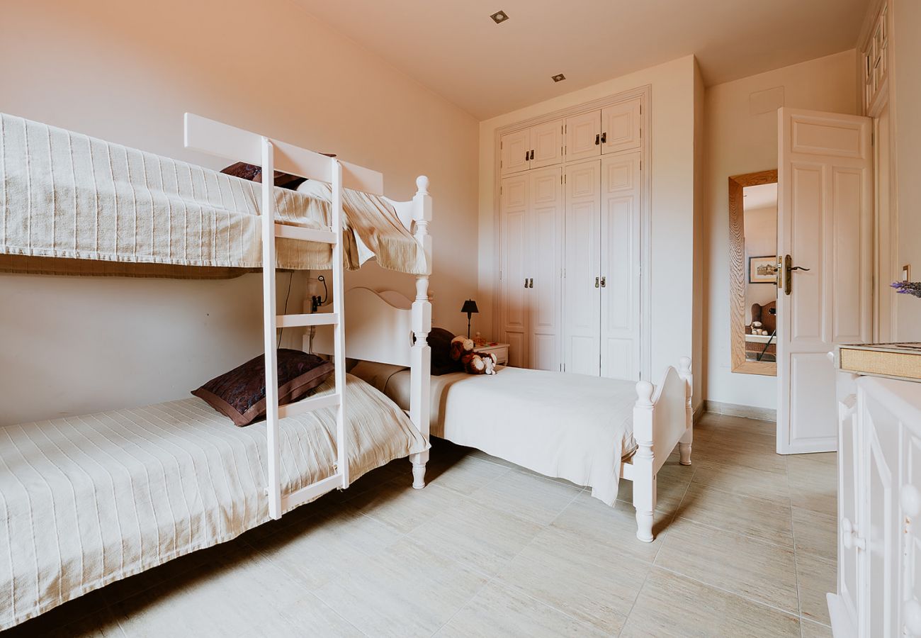 Casa rurale a Tacoronte - HomeForGuest Rural House El Laurel with terrace and large gardens